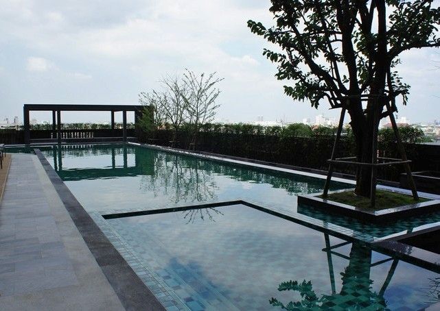 Ideo Sathorn- Thaphra Roof Pool